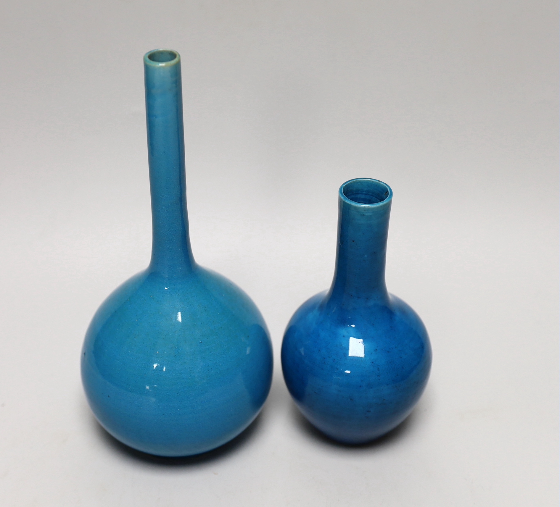 A Chinese turquoise glazed bottle vase c.1800 and a Japanese bottle vase, tallest 22cm